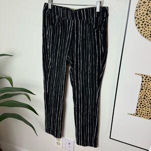 Chico’s Travelers Collection Black & White Pinstripe Ankle Pants Size 00 (S/4–6)
